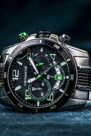 watch hand time green metal black 1201858 pxhere.com