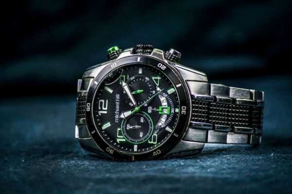 watch hand time green metal black 1201858 pxhere.com